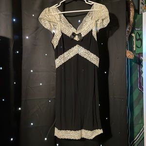 Widow lace dress NWT